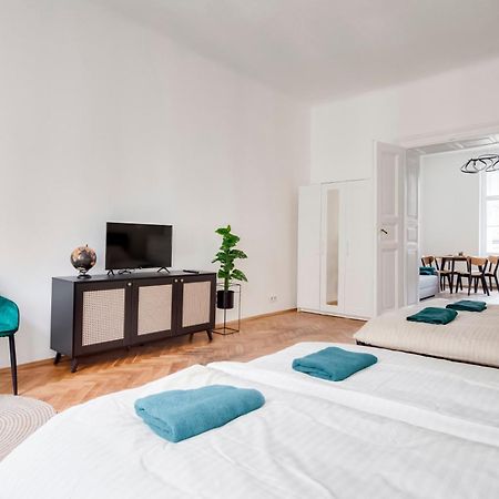 City Center Premium Apartment Praha Bagian luar foto