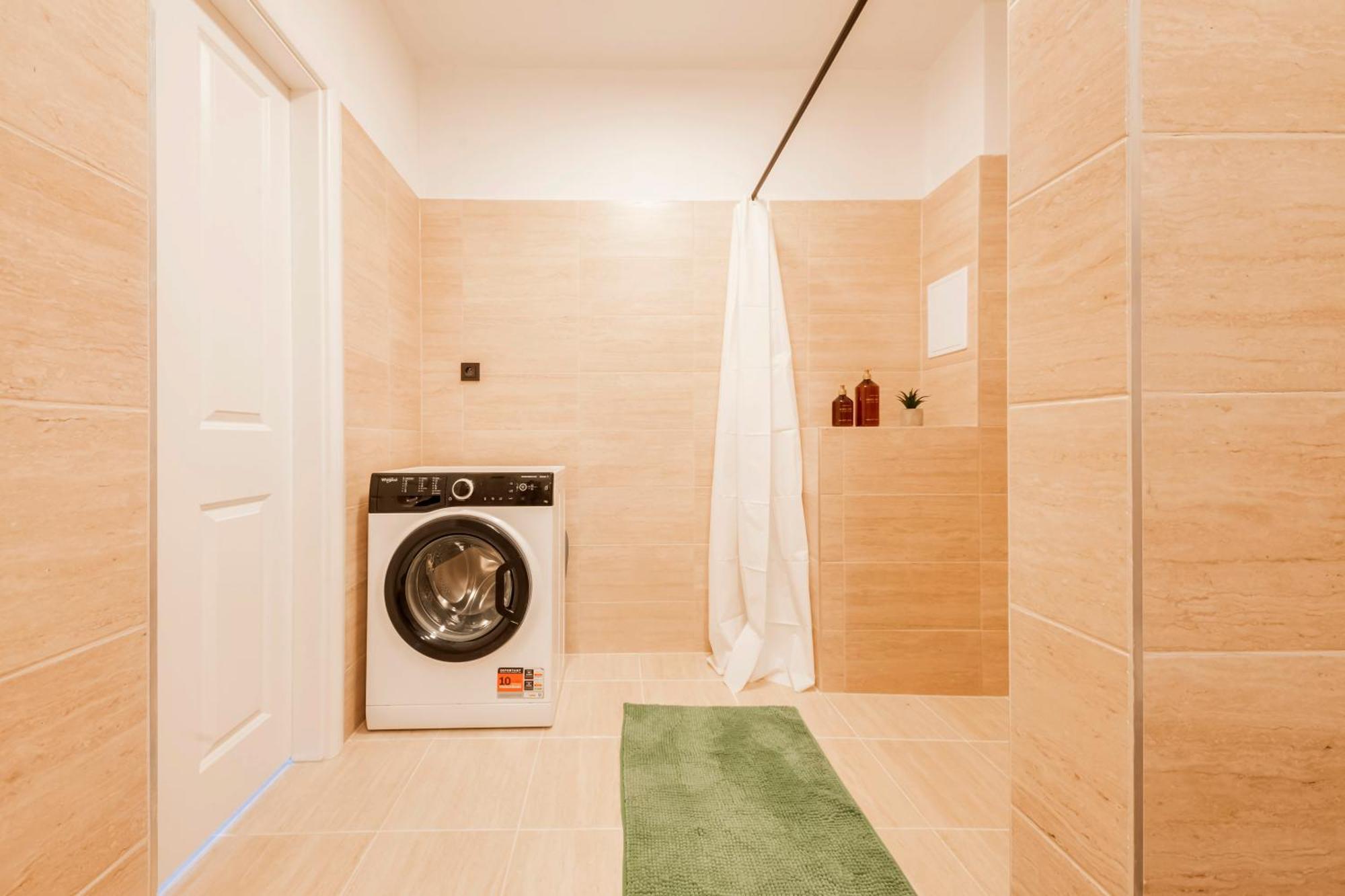 City Center Premium Apartment Praha Bagian luar foto